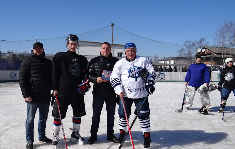 25 февраля прошёл товарищеский матч по хоккею между командой (осуждённых) Металлург и командой Адмирал